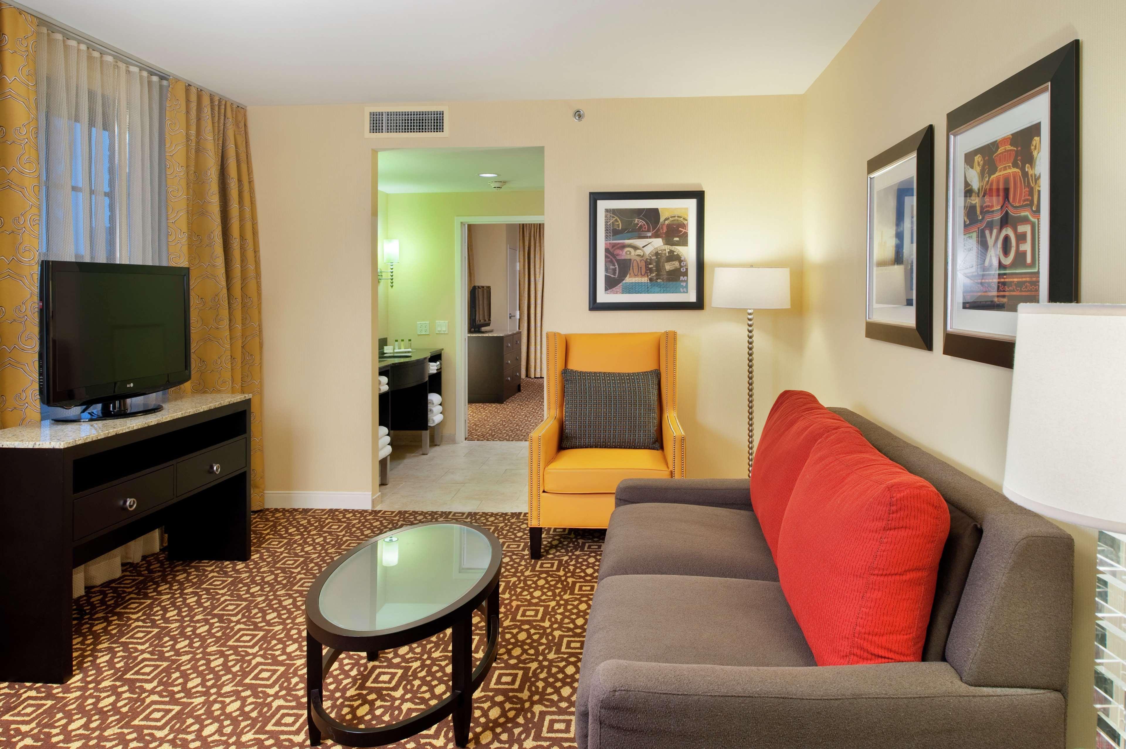 Doubletree Suites By Hilton Hotel Detroit Downtown - Fort Shelby Extérieur photo