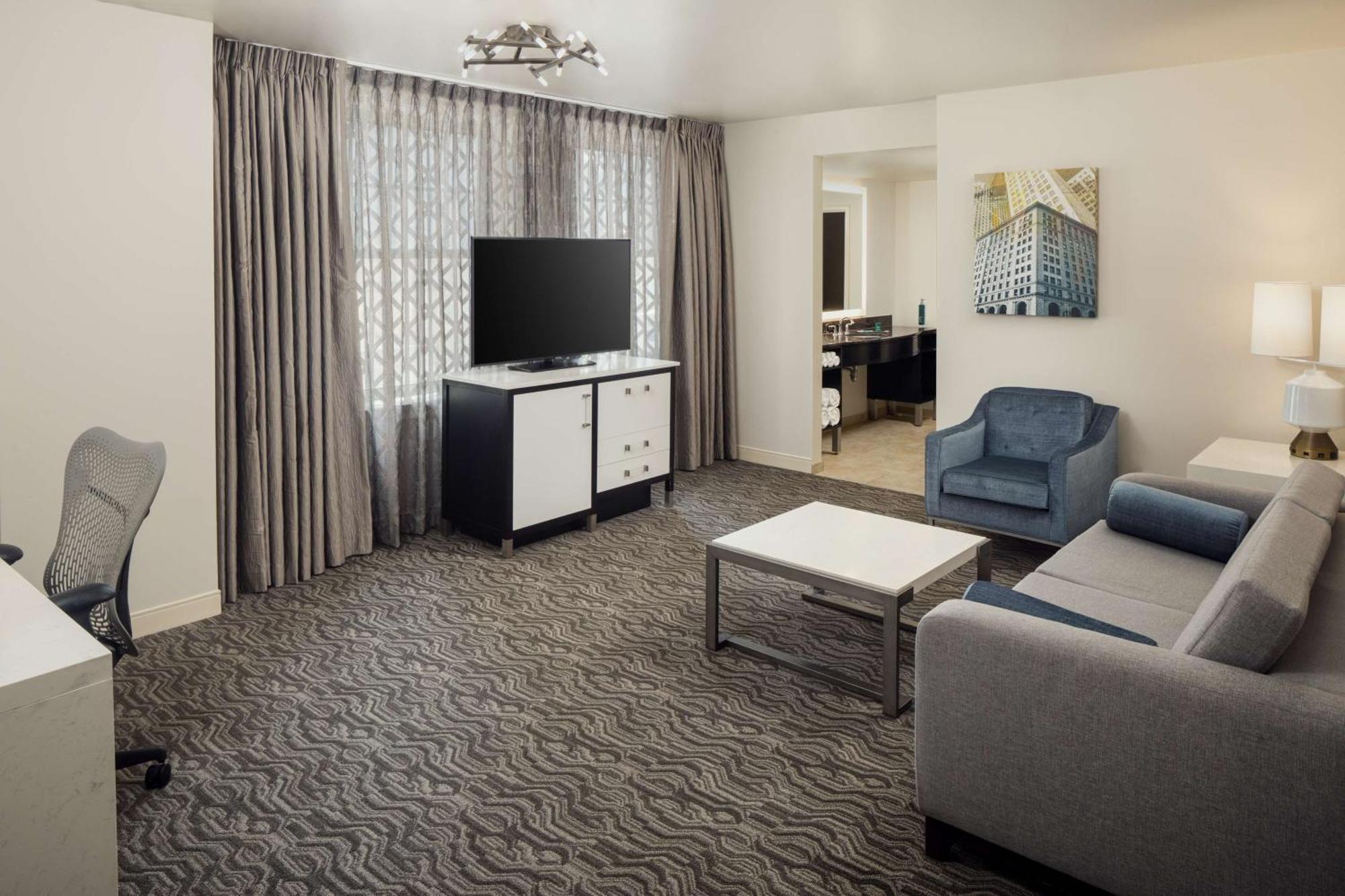Doubletree Suites By Hilton Hotel Detroit Downtown - Fort Shelby Extérieur photo
