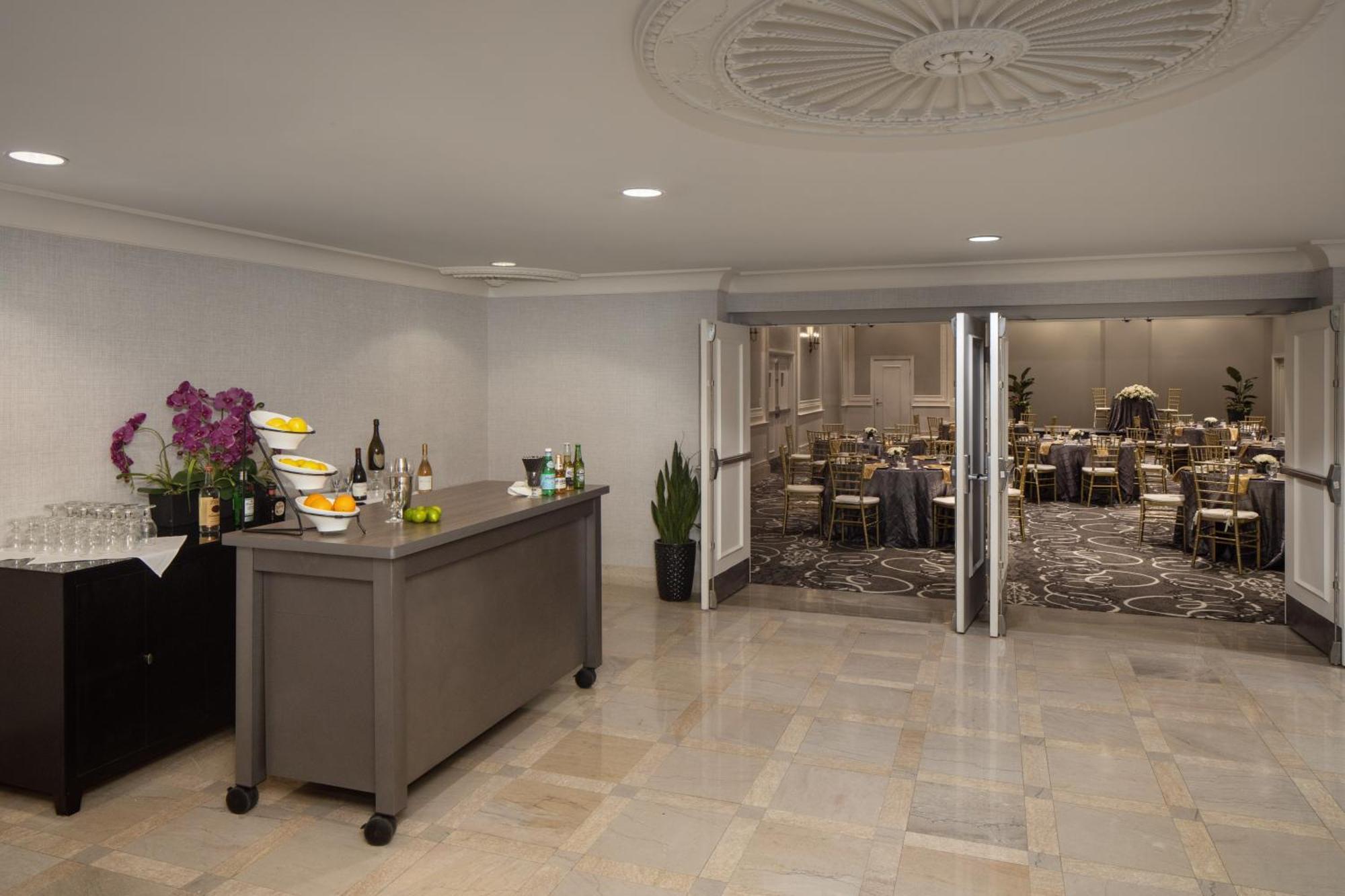 Doubletree Suites By Hilton Hotel Detroit Downtown - Fort Shelby Extérieur photo